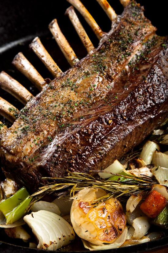 roasted american rack of lamb with fingerling potatoes and asparagus